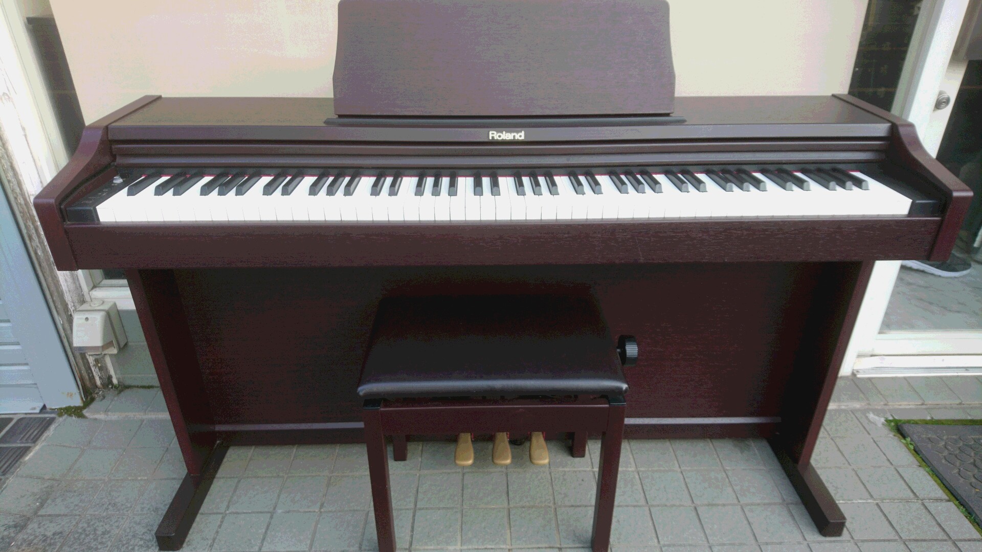 ○ ローランド電子ピアノ ROLAND RP101-